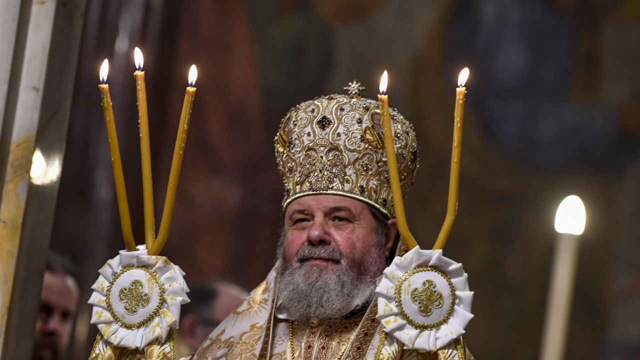 Търновският митрополит Григорий поема по старшинство председателството на синода, докато патриарх Неофит е в болница