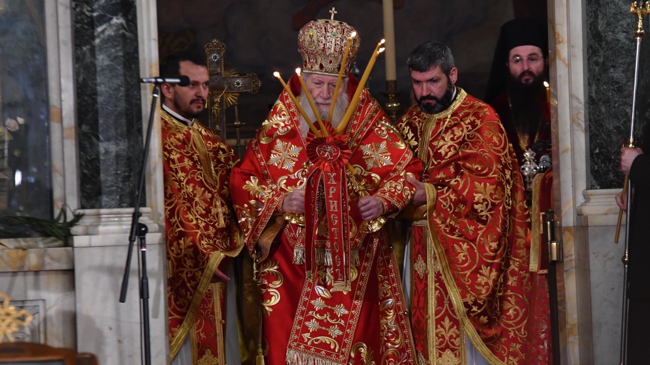 Молебен във всички храмове в страната за здравето на патриарх Неофит