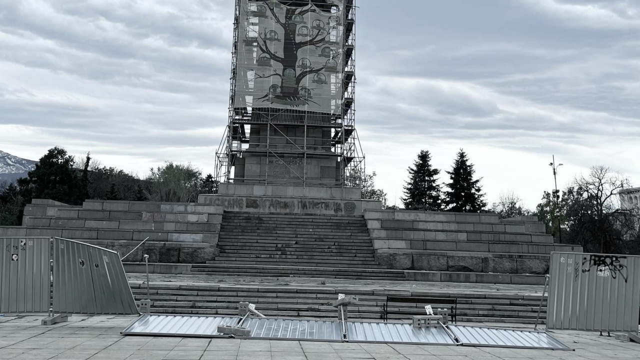 Боршош показа снимка на Паметника на Съветската армия в София