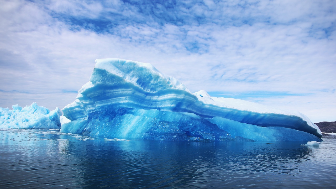 Британски изследователски кораб пресече пътя на най-големия айсберг в света