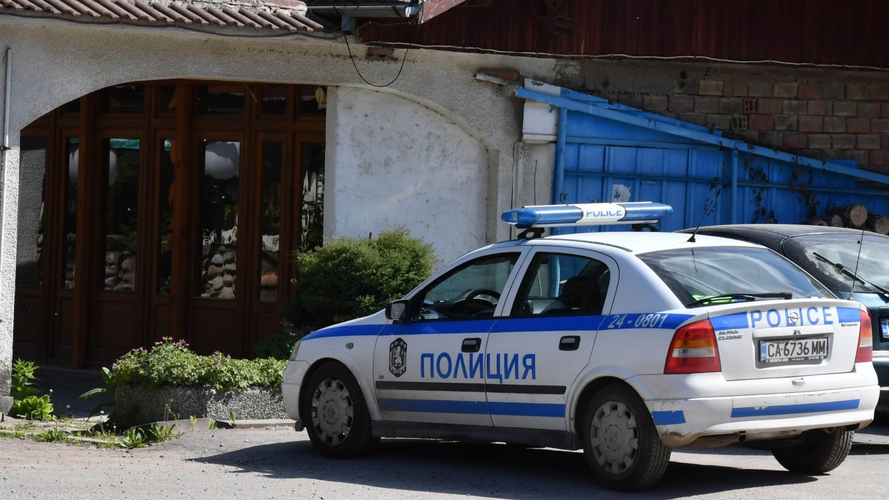 Полицията намерила крадени вещи в дома на затворникът, обрал манастира в Поморие