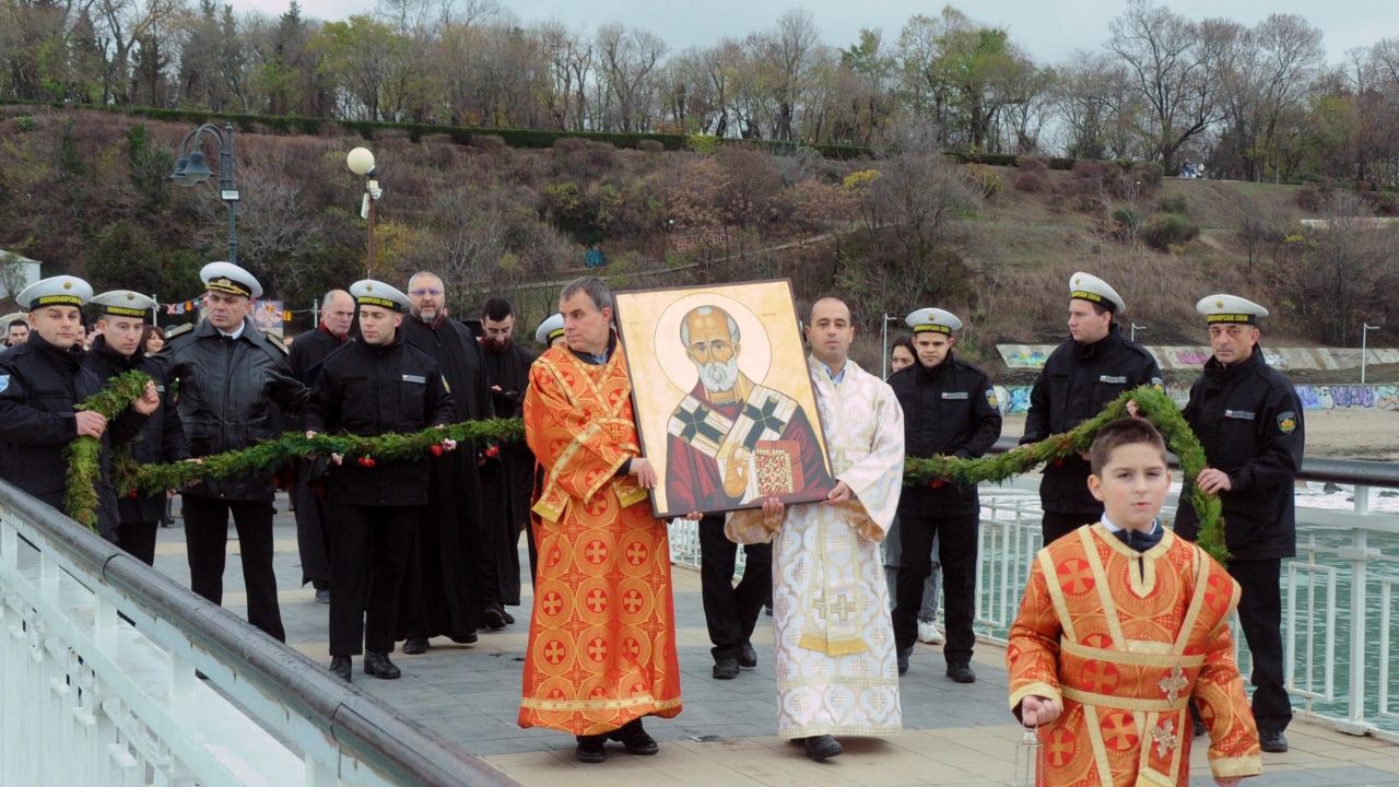 Ето колко точно българи празнуват Никулден днес