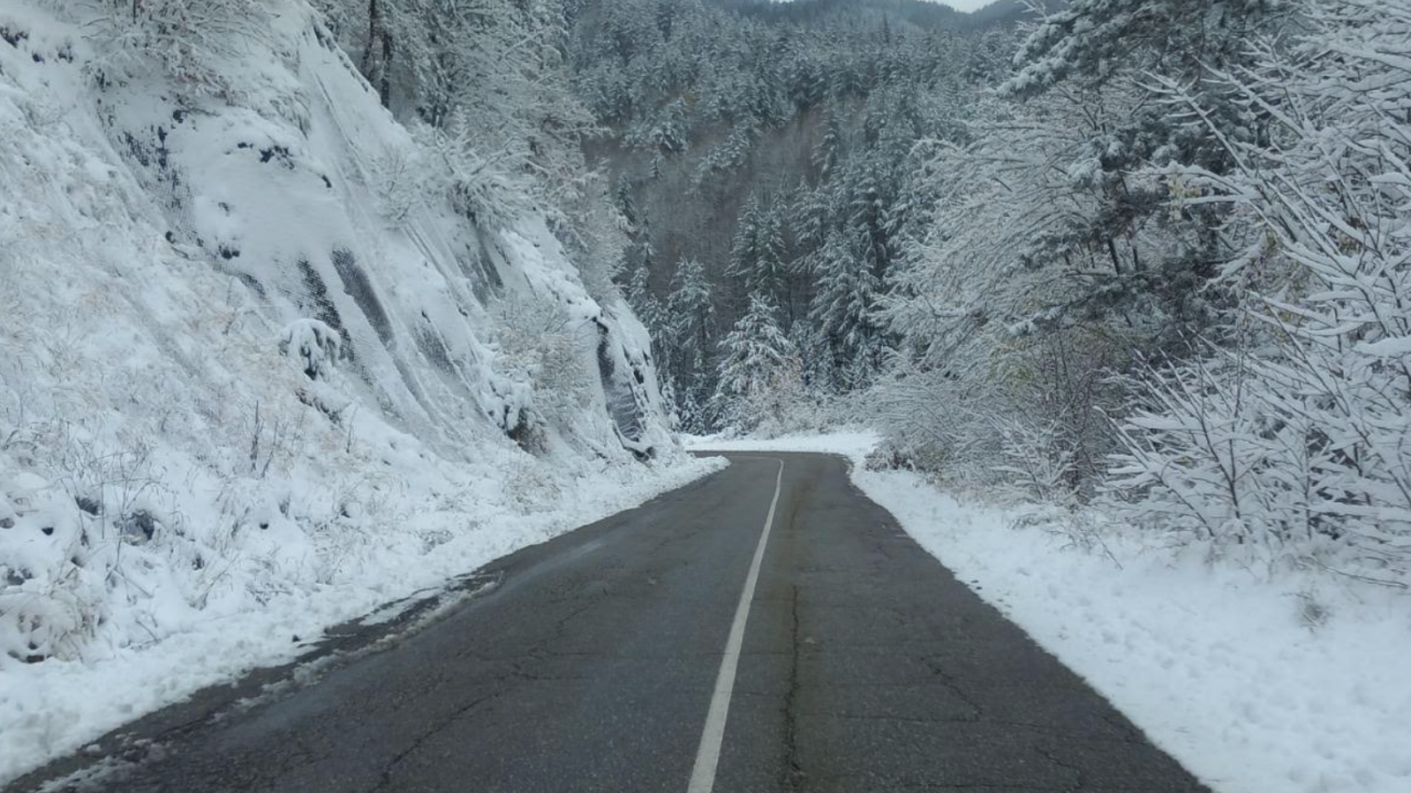 АПИ с предупреждение: Шофьорите да тръгват с автомобили, подготвени за зимни условия
