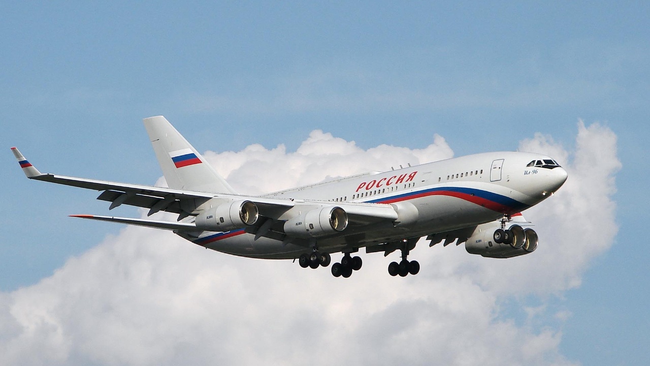 Самолетът на Путин е бил ескортиран от 4 изтребителя през целия полет до ОАЕ