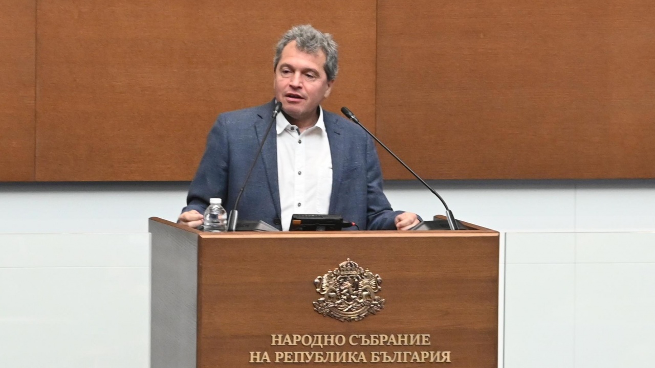 Тошко Йорданов: Сглобката загуби един ден на парламента, за да си мери дерогацията
