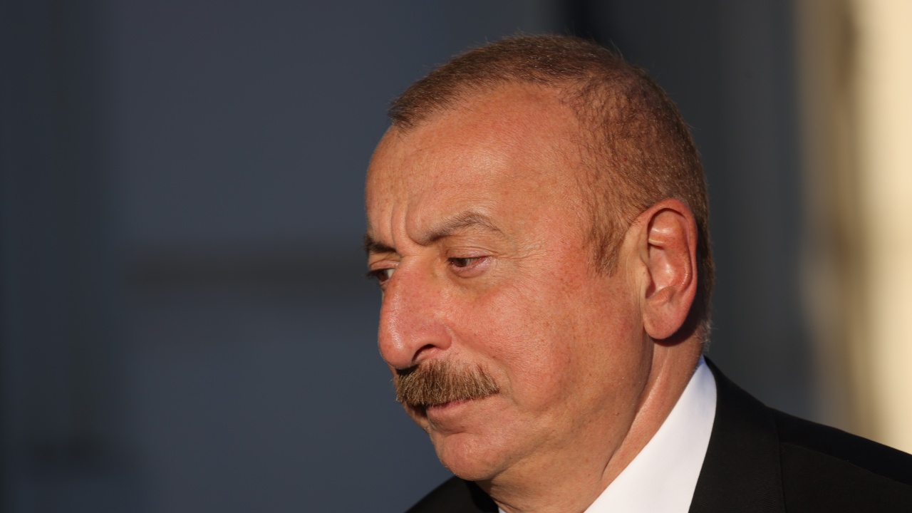 Илхам Алиев насрочи предсрочни президентски избори на 7 февруари