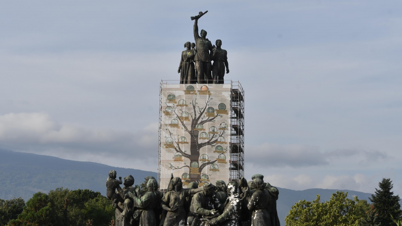 До месец демонтират Паметника на Съветската армия