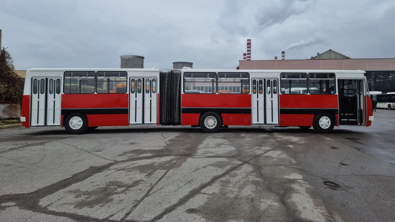 С атракционна цел: Легендарен автобус се връща по софийските улици