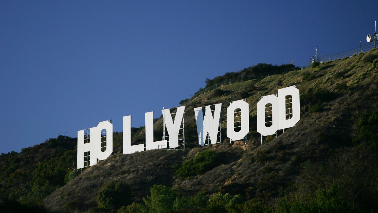 Легендарният надпис "Холивуд" навърши 100 години