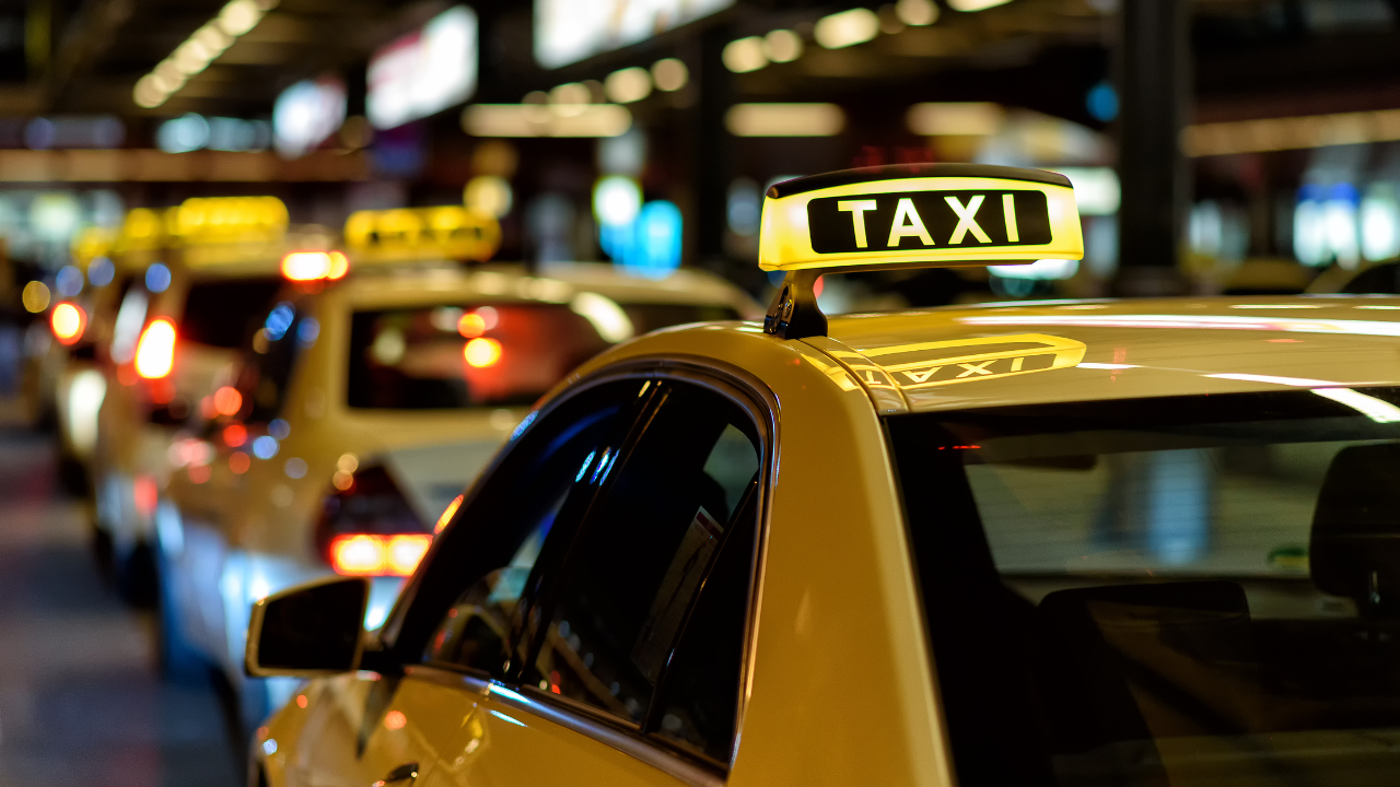 Таксиметрови шофьори от Бургас искат повишаване на тарифите с близо 20%