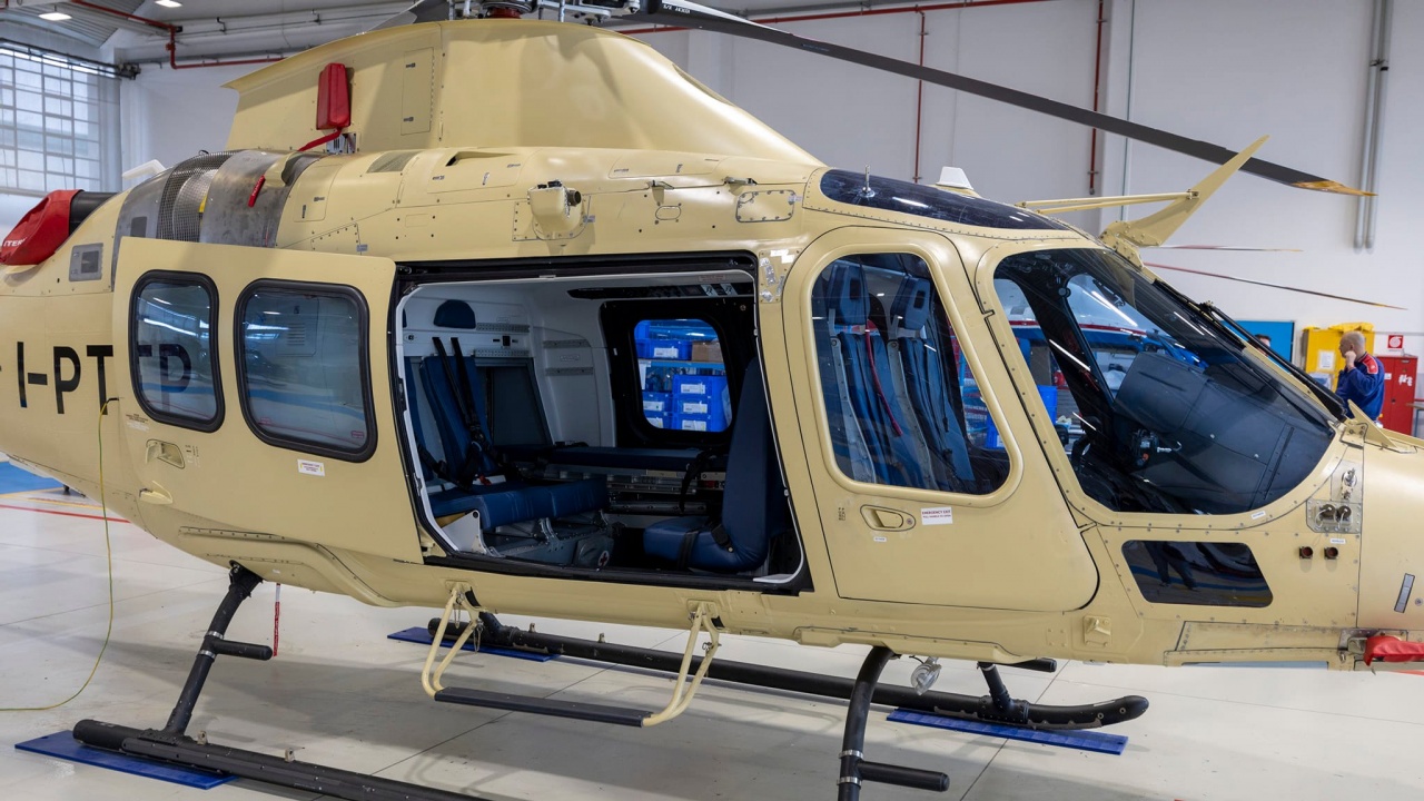 Изкараха на тест първия български хеликоптер за спешна помощ по въздуха