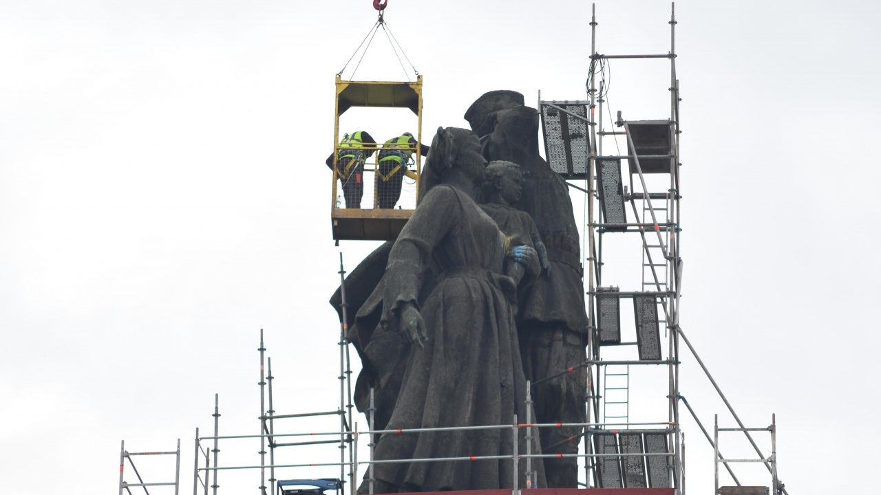 Доц. Лозанов: Силно драматизирана е защитата на Паметника на съветската армия