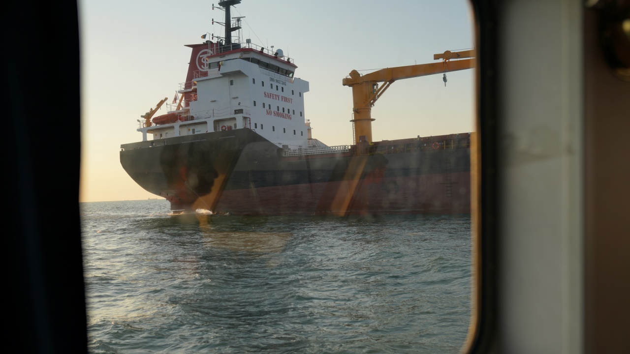 Параходство Български морски флот: Корабът „Руен“ е под контрола на похитителите