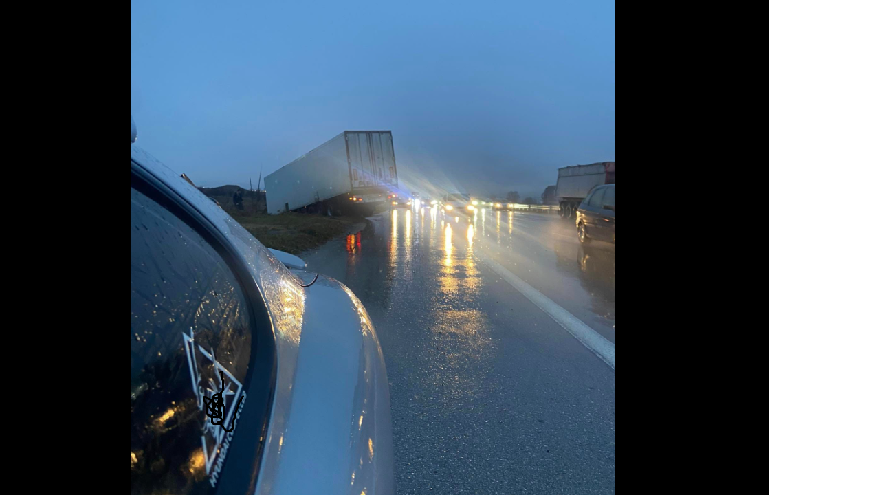 Камион изхвърча от пътя на Околовръстното в София