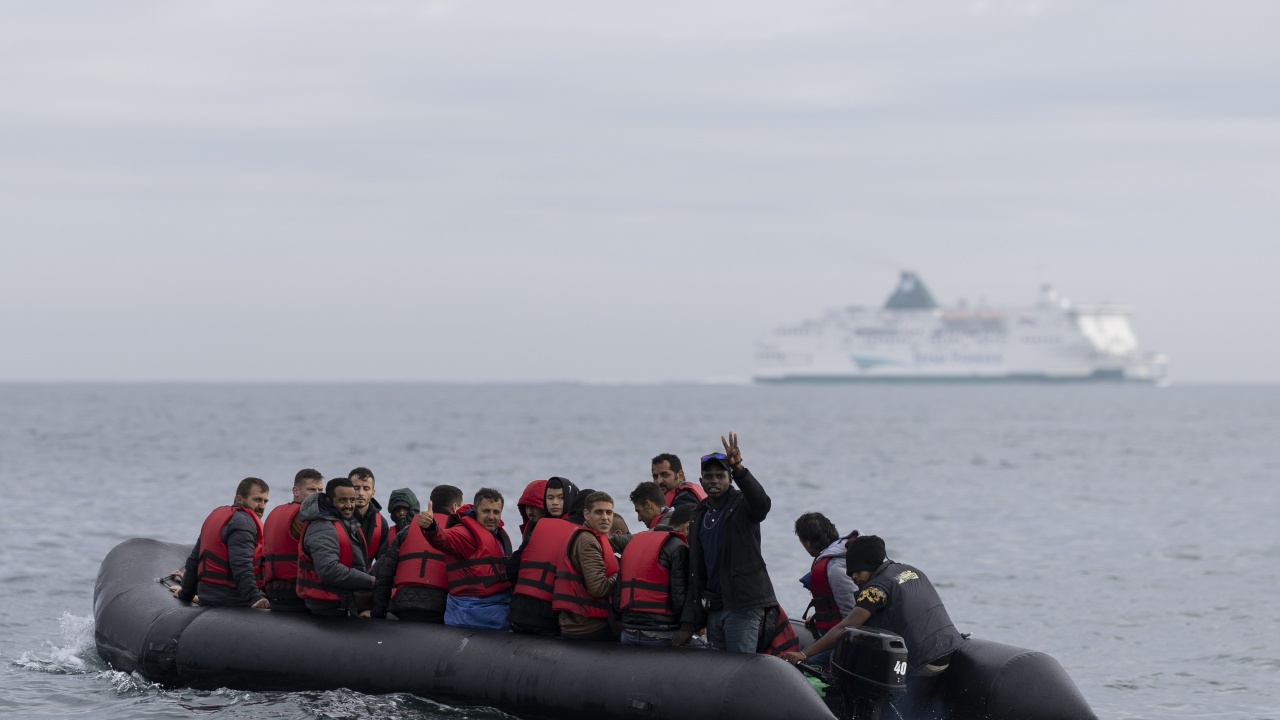 Над 60 мигранти са изчезнали след корабокрушение край Либия