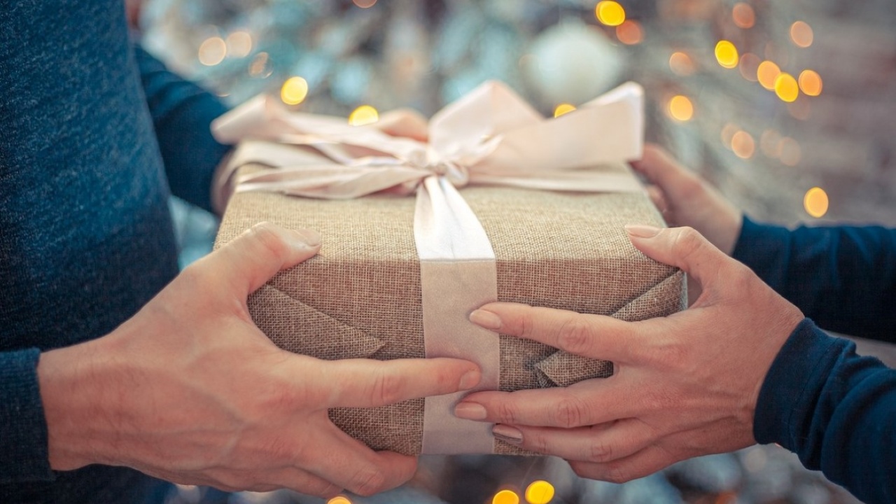 Колко ще похарчим за коледни подаръци тази година?