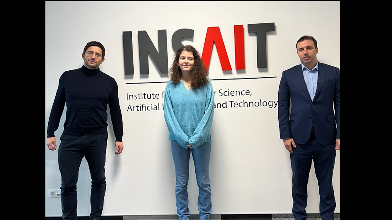 INSAIT отпуска стипендия от 27 000 лв. на треньор на дамския отбор по математика на България