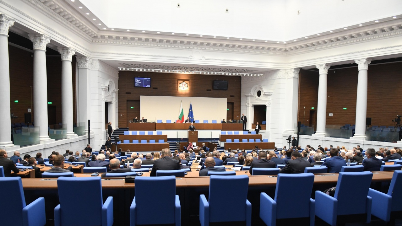 Депутатите продължават с обсъждането на второ четене на държавния бюджет за 2024 г.
