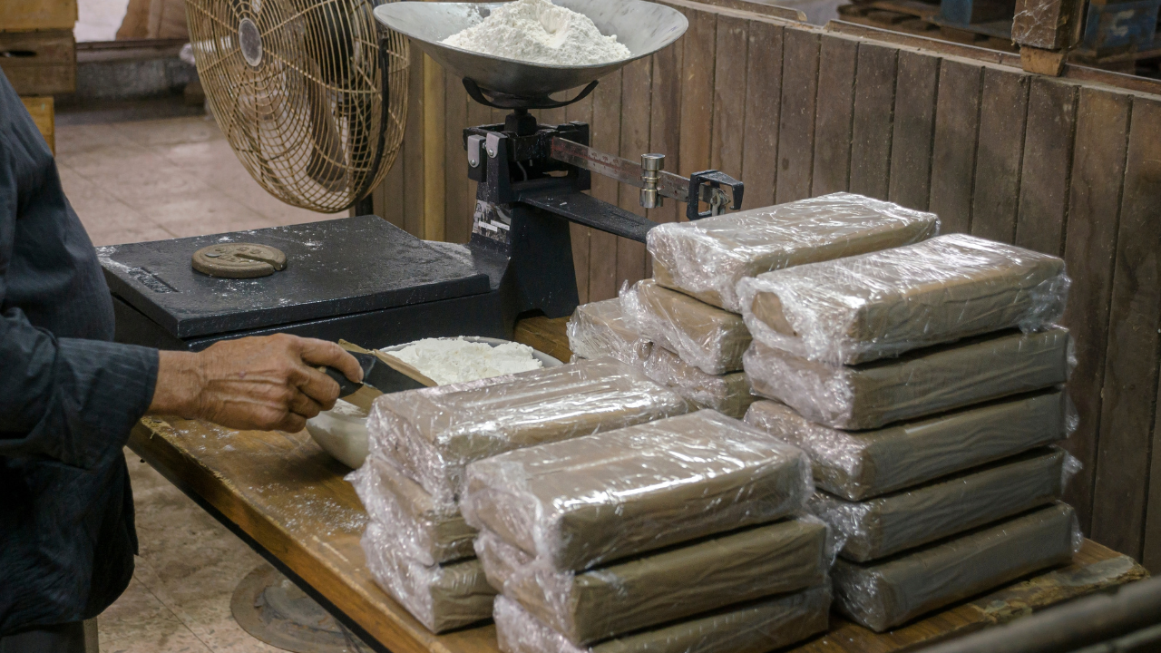 Криминалист за кораба с кокаин: Екипажът със сигурност е знаел за дрогата