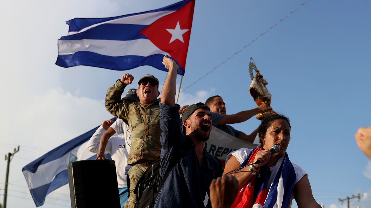 Роднини и близки на задържани демонстранти в Куба поискаха освобождаването им