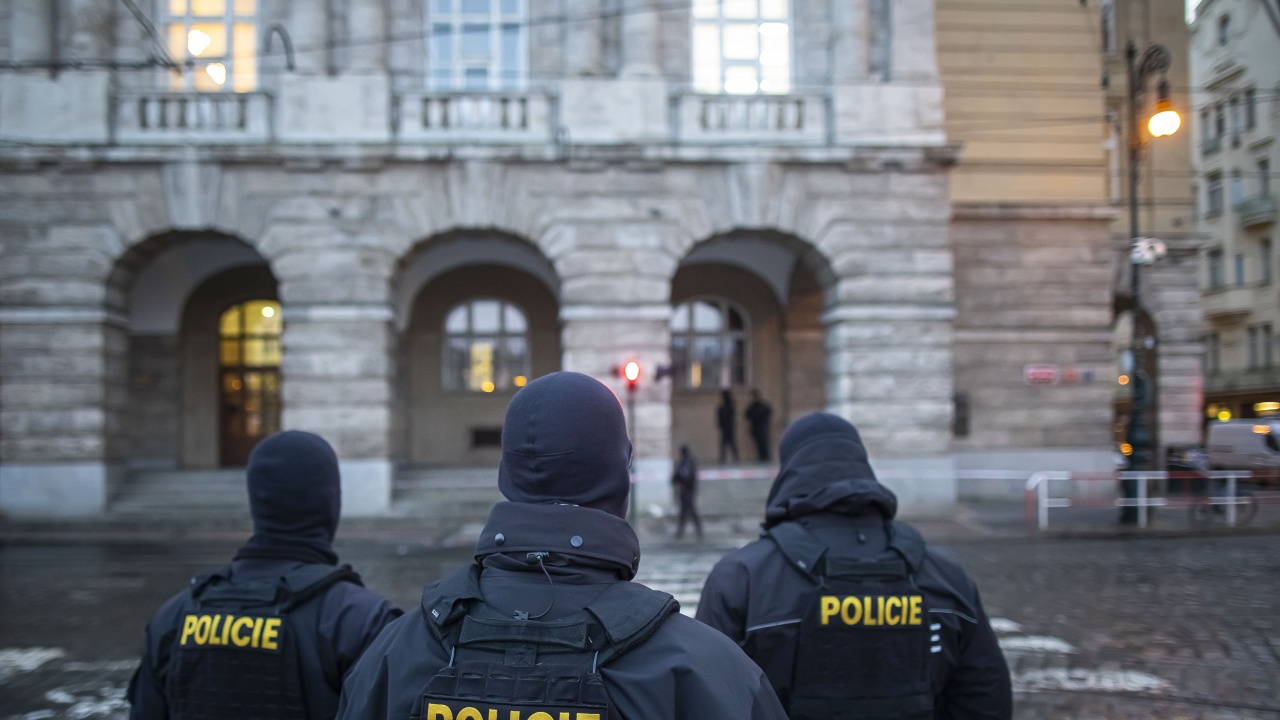 Българка разказва за стрелбата в Прага: Когато излязох от сградата, след като полицията разреши, видях нещо ужасяващо