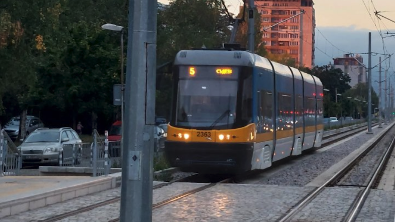 От утре се възстановява движението на трамвай №5 в София 