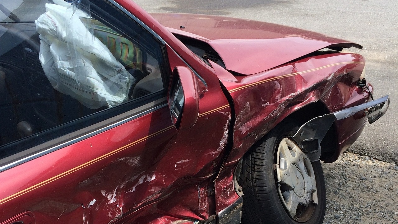 Пияна шофьорка без книжка открадна кола и катастрофира в Пловдив