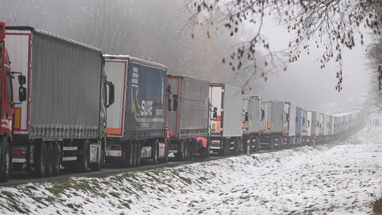 Полските фермери прекратяват протеста си на границата с Украйна, а шофьорите на камиони остават