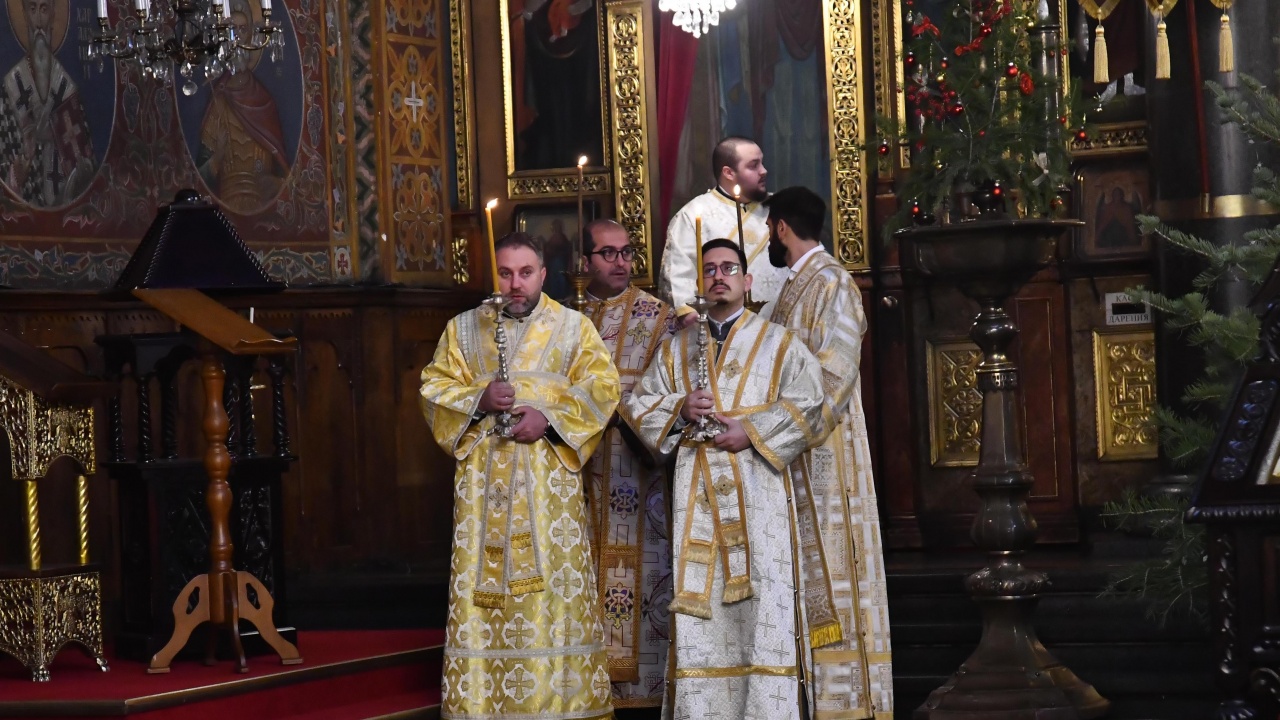 Празнична Златоустова литургия бе отслужена в катедралния храм „Света Неделя“ в София
