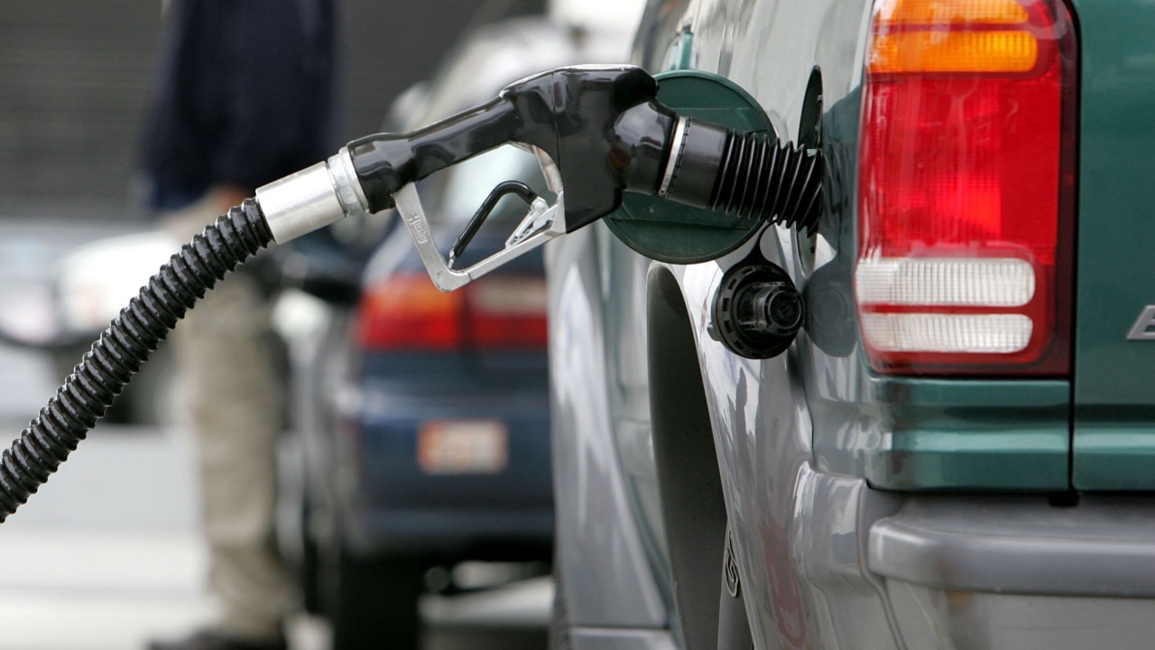 Спад в цените на горивата през декември