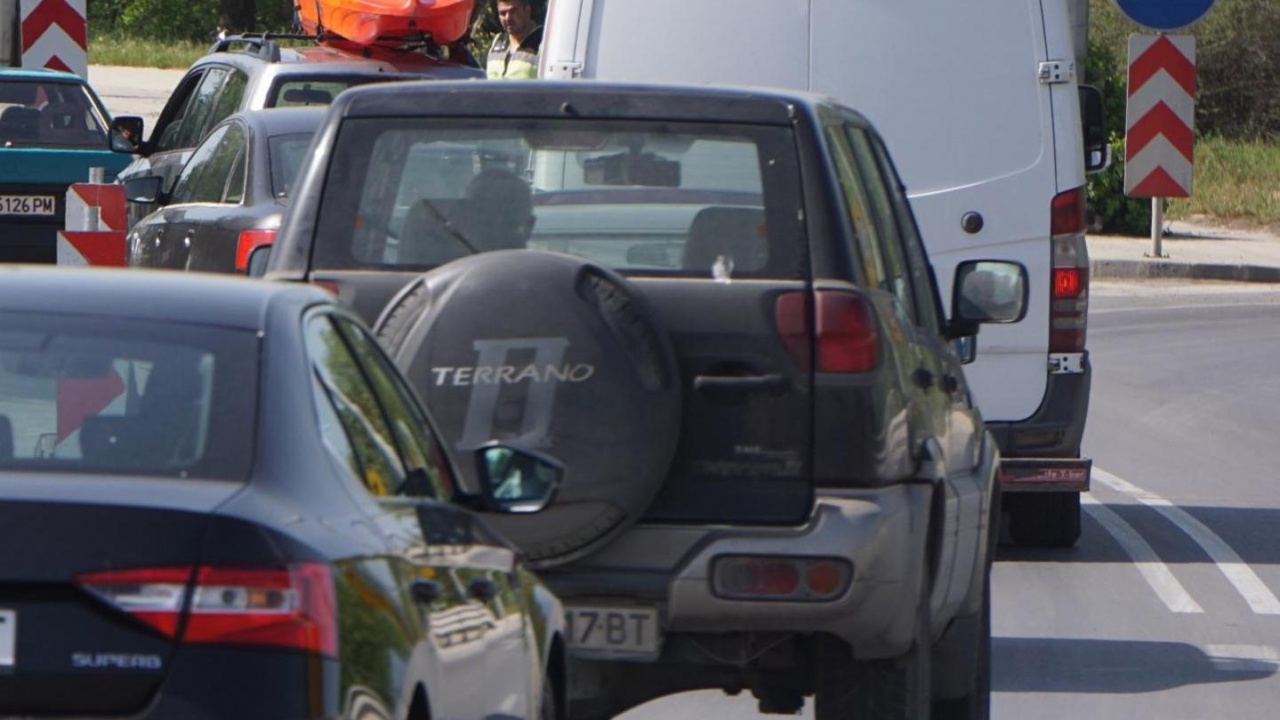Интензивен е трафикът за леки автомобили на ГКПП "Кулата" на вход от страната