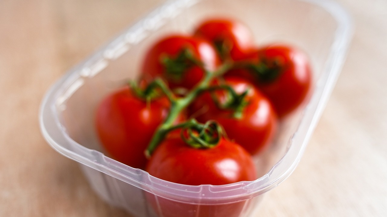 Ново поскъпване на пластмасовите кутии и прибори за храна от супермаркетите от  01.01.2024 г.