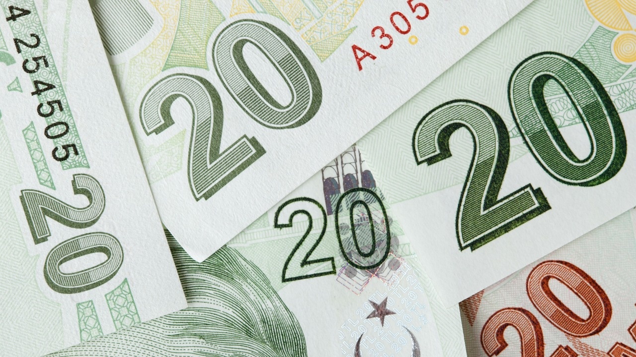 Кои са най-губещите валути на 2023 година