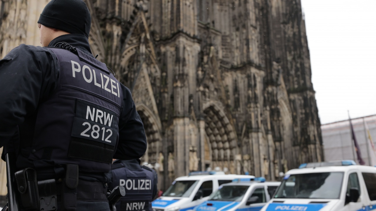 Трима бяха арестувани в Германия за планирано нападение срещу катедралата в Кьолн