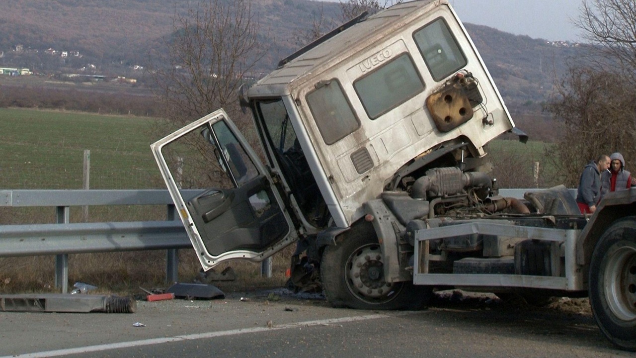 Шофьор на камион загина на място по пътя Русе-Бяла