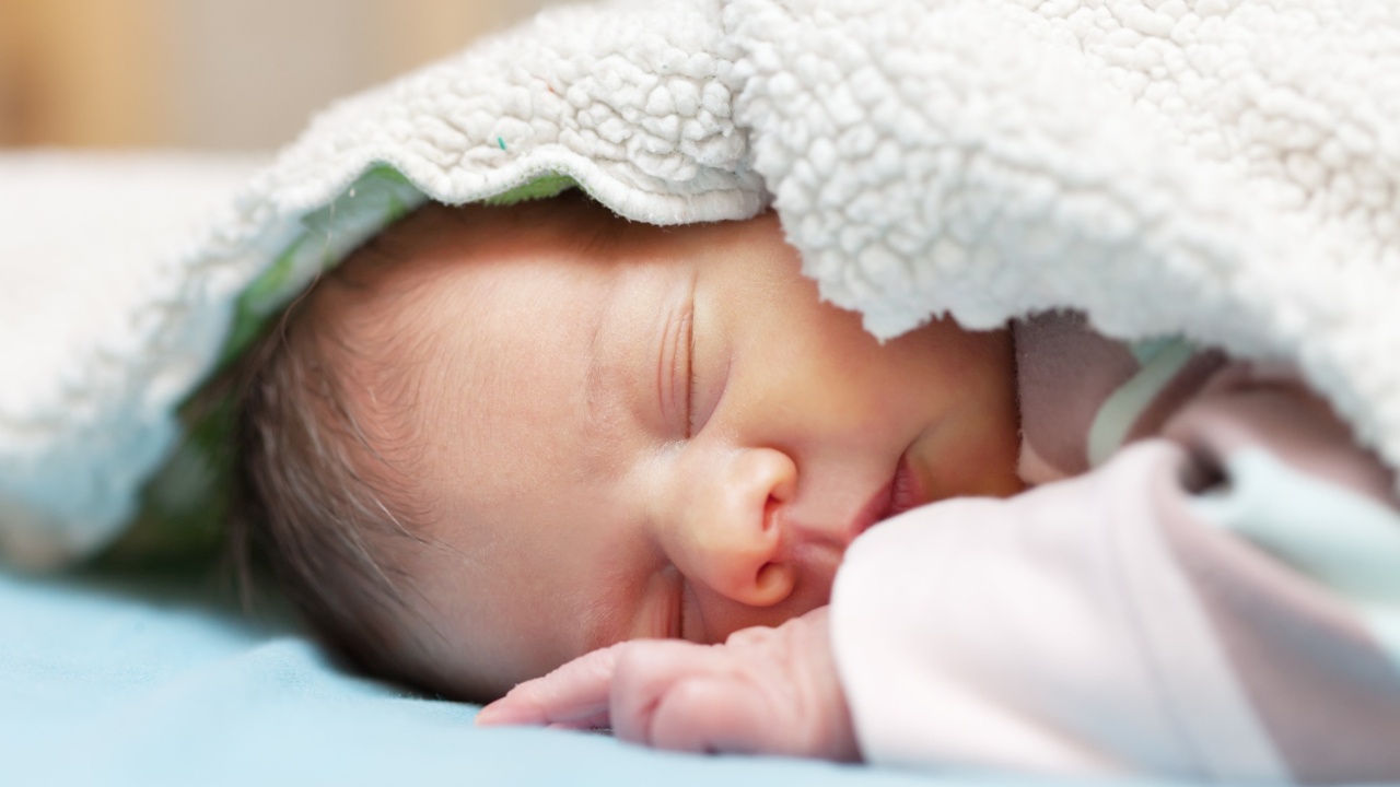 Първото бебе в България за 2024 г. е момченце от Пловдив