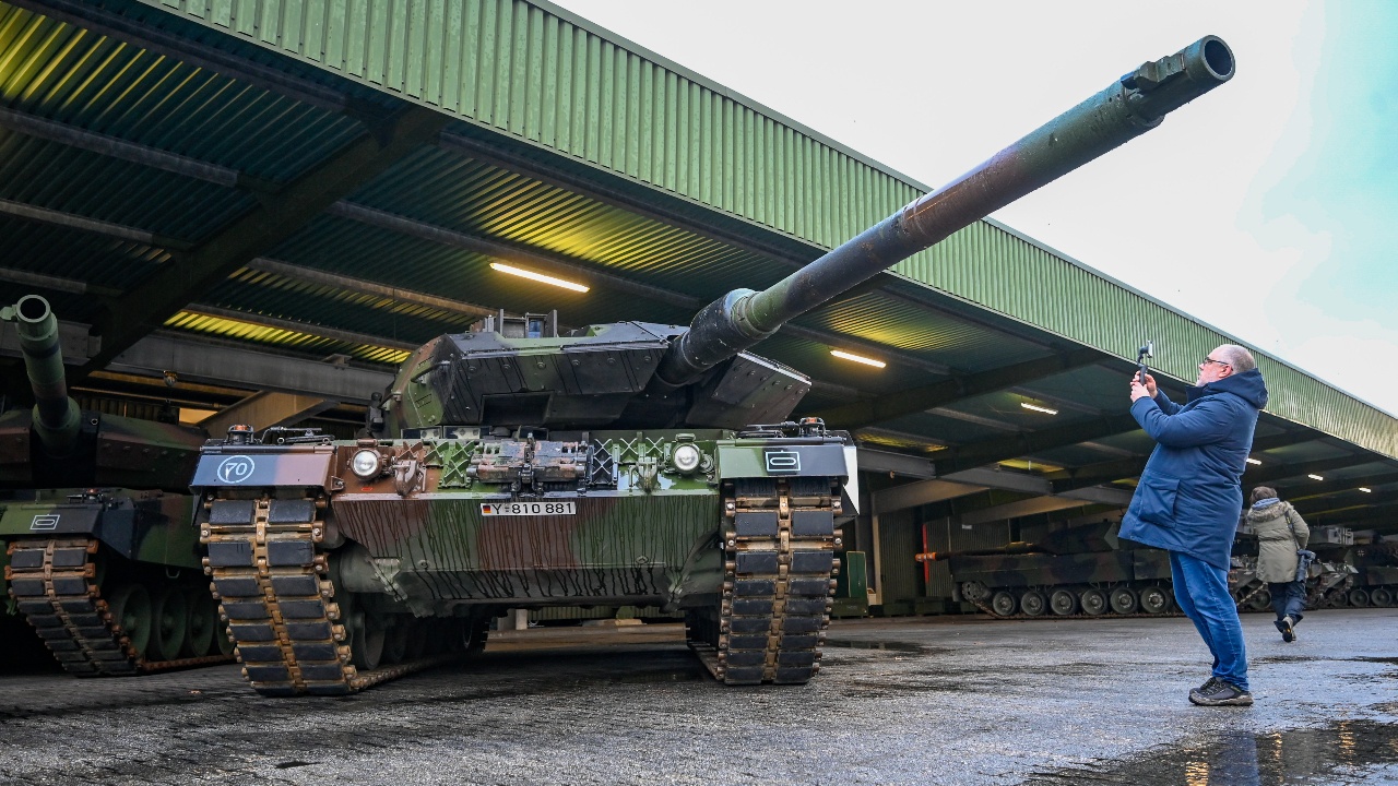 Германски депутат: Танковете „Леопард“, които пратихме на Украйна, са повредени