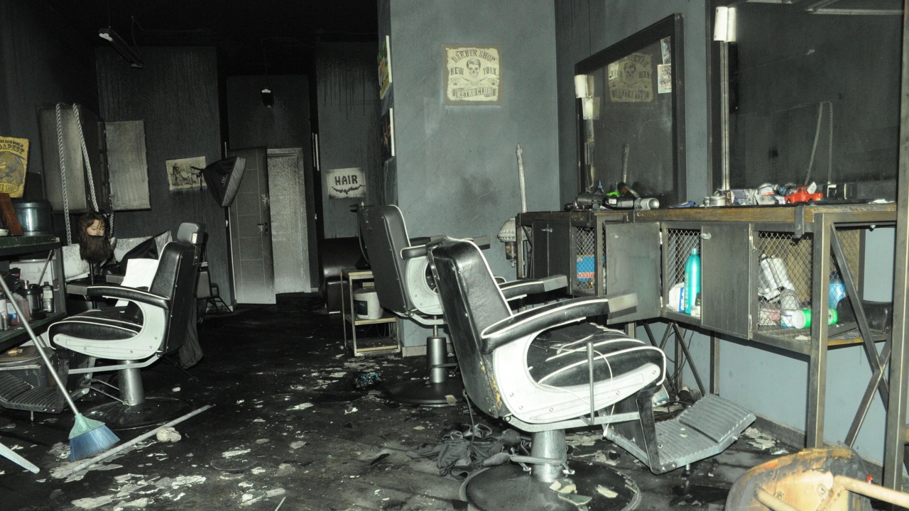 Трима са арестувани за умишления палеж на фризьорски салон в Бургас