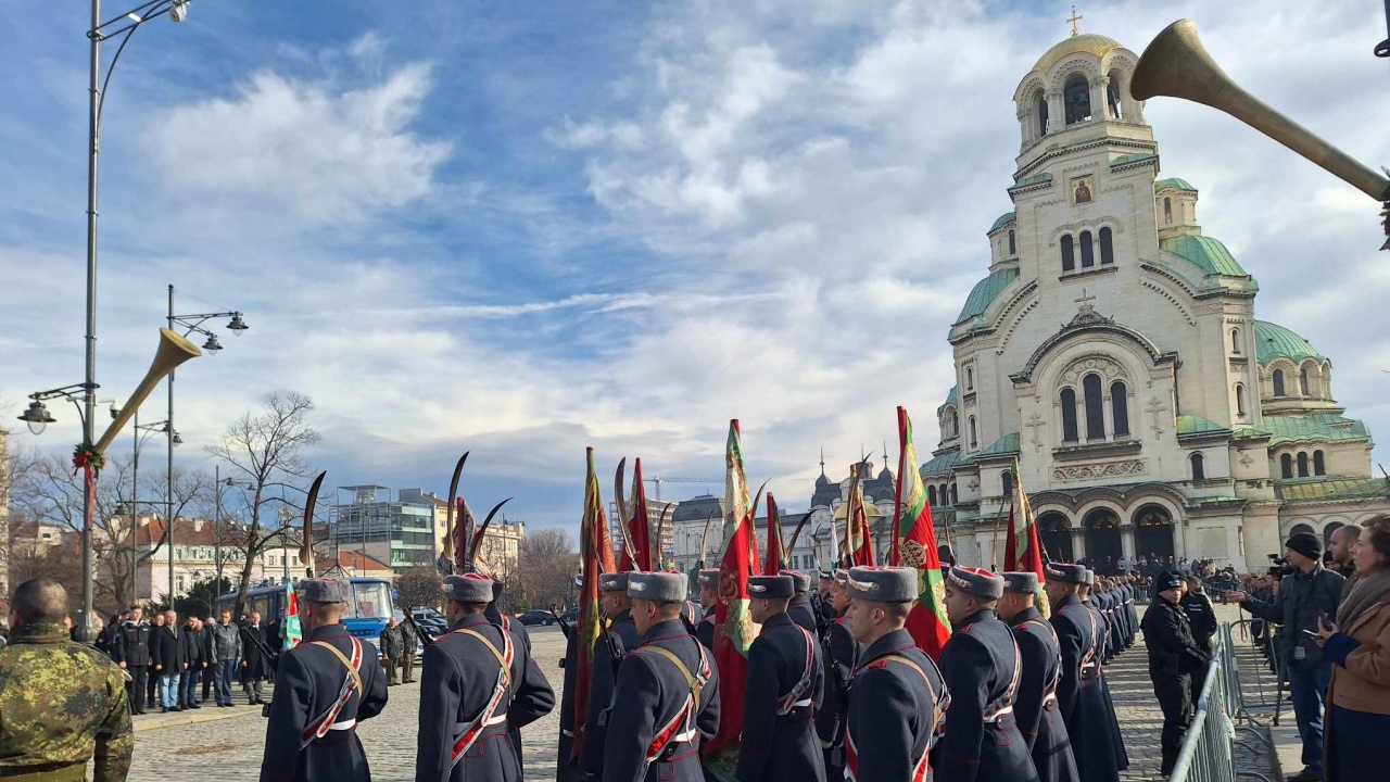 Отслужиха водосвет на бойните знамена и знамената светини на Българската армия на Богоявление
