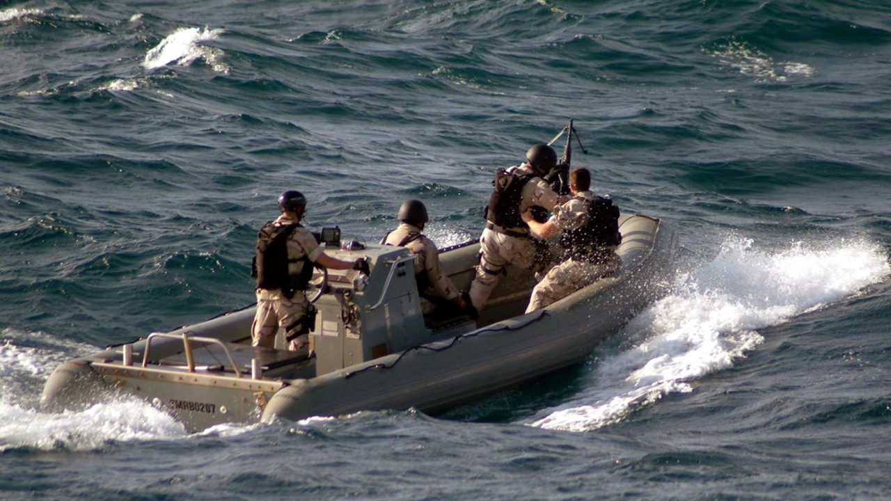 Командоси спасиха кораб от пирати в Арабско море