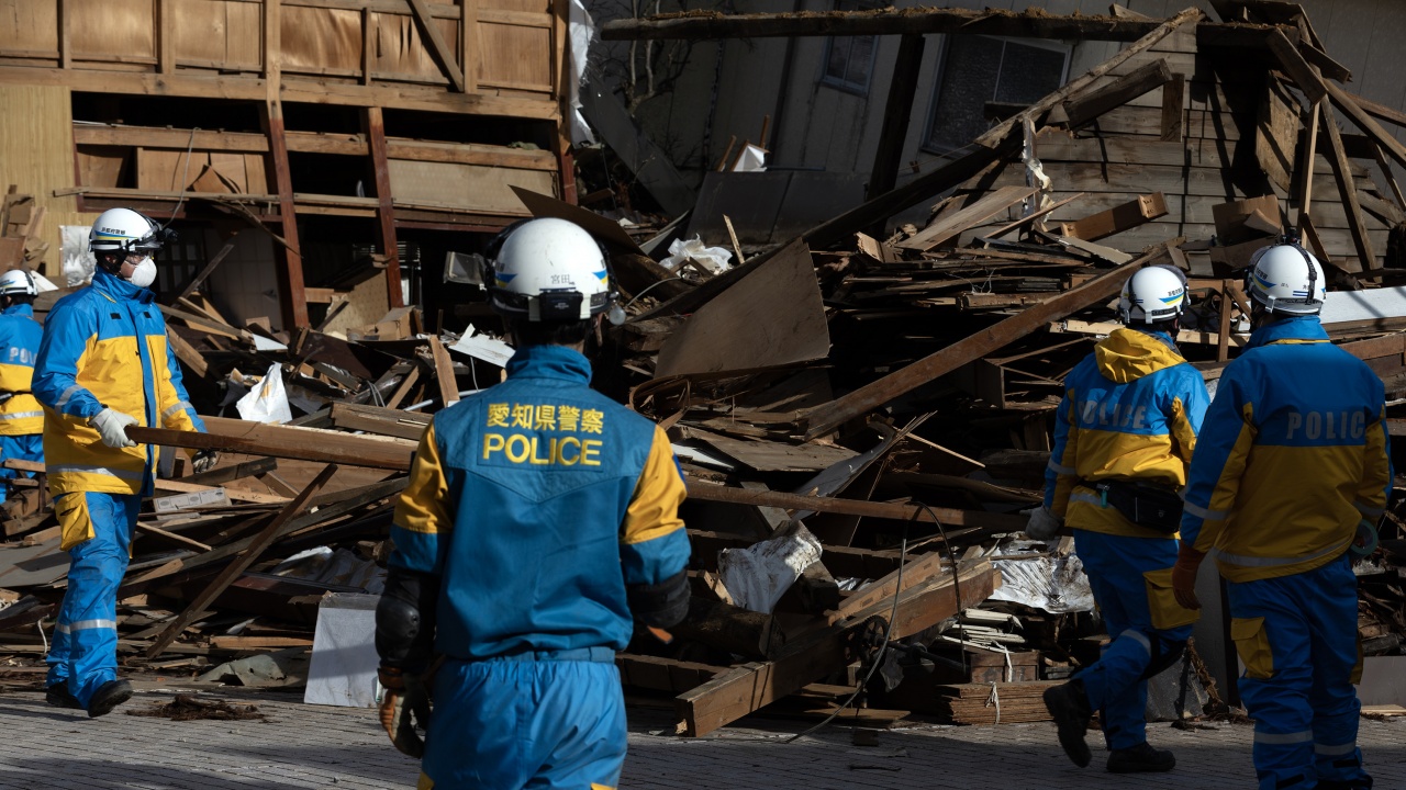 Чудо в Япония! 6 дни след земетресението извадиха жива 90-годишна жена