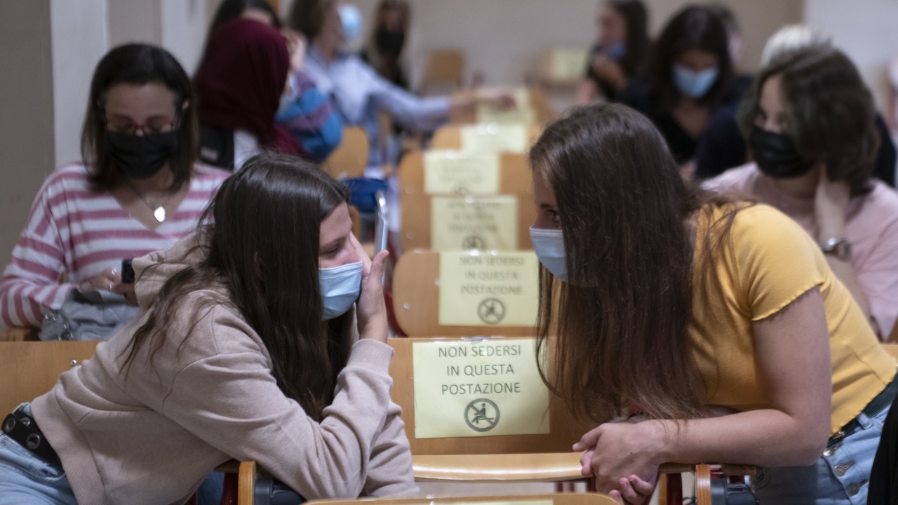 Гърция с препоръчителни мерки срещу коронавирус в училищата