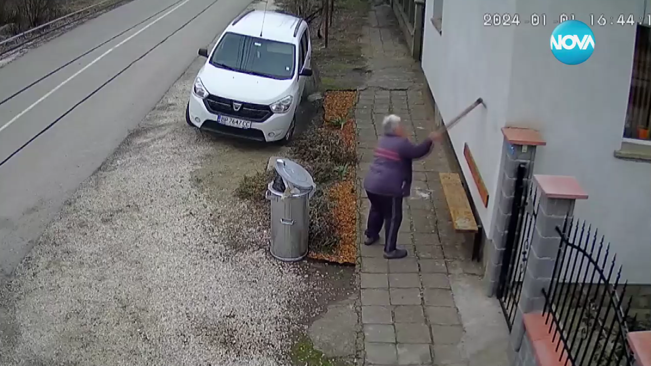Възрастна жена напада съседи с железни колове и мотика