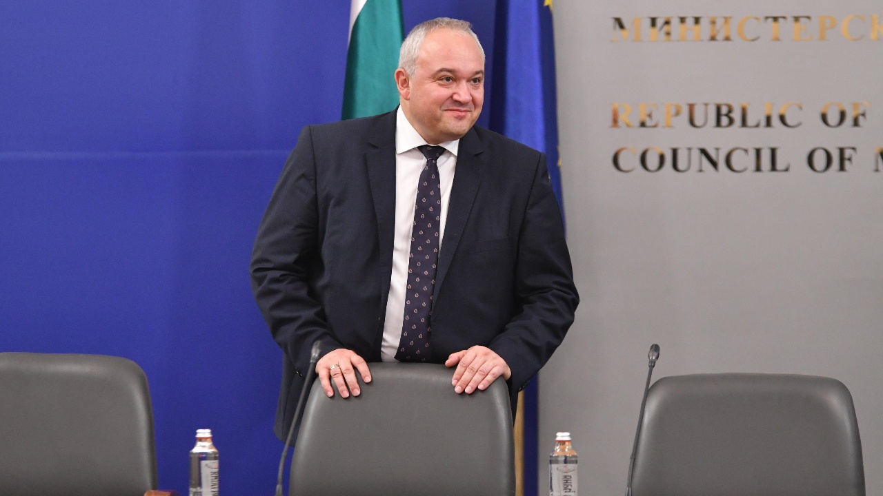 Неловко: Демерджиев лично наградил зам.-главният секретар на МВР, когото обвини, че е замесен в трафик на мигранти