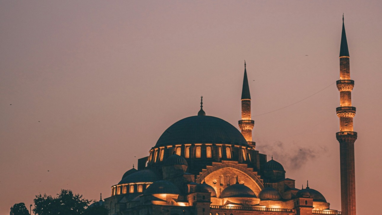Нападение с нож в джамия в Истанбул