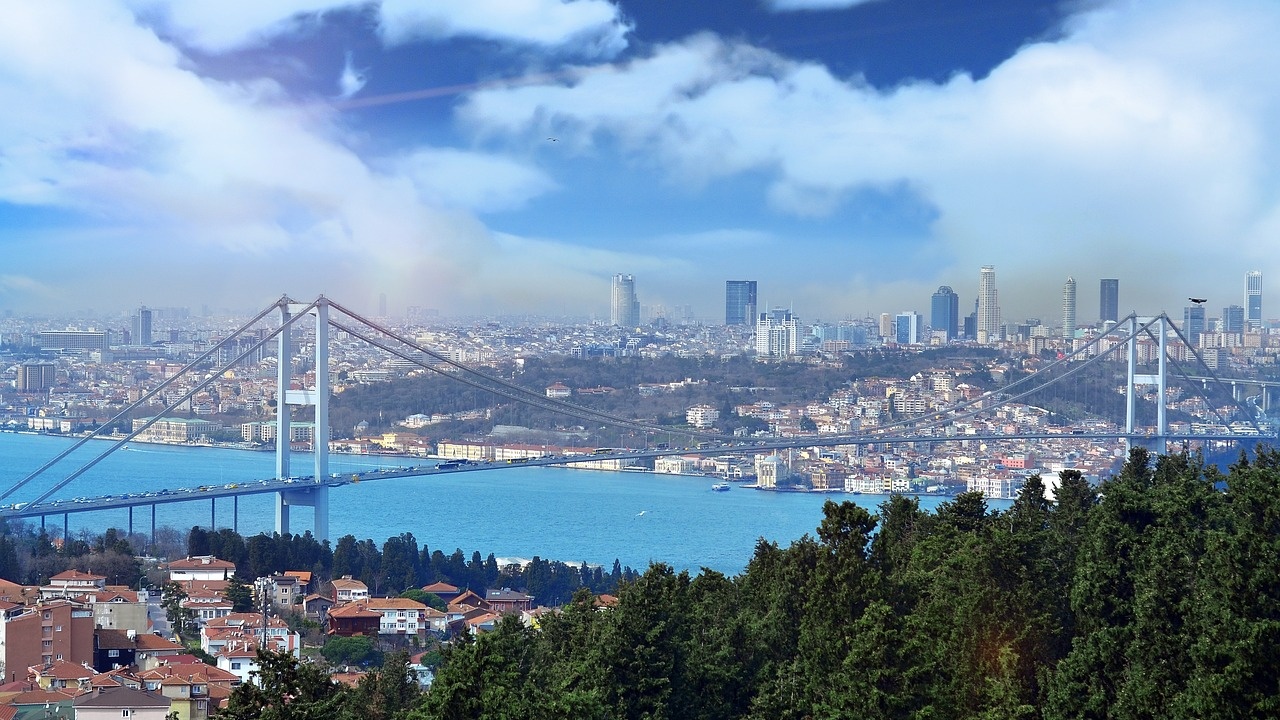Турция напредва към целта си за 100 млрд. долара приходи в туризма