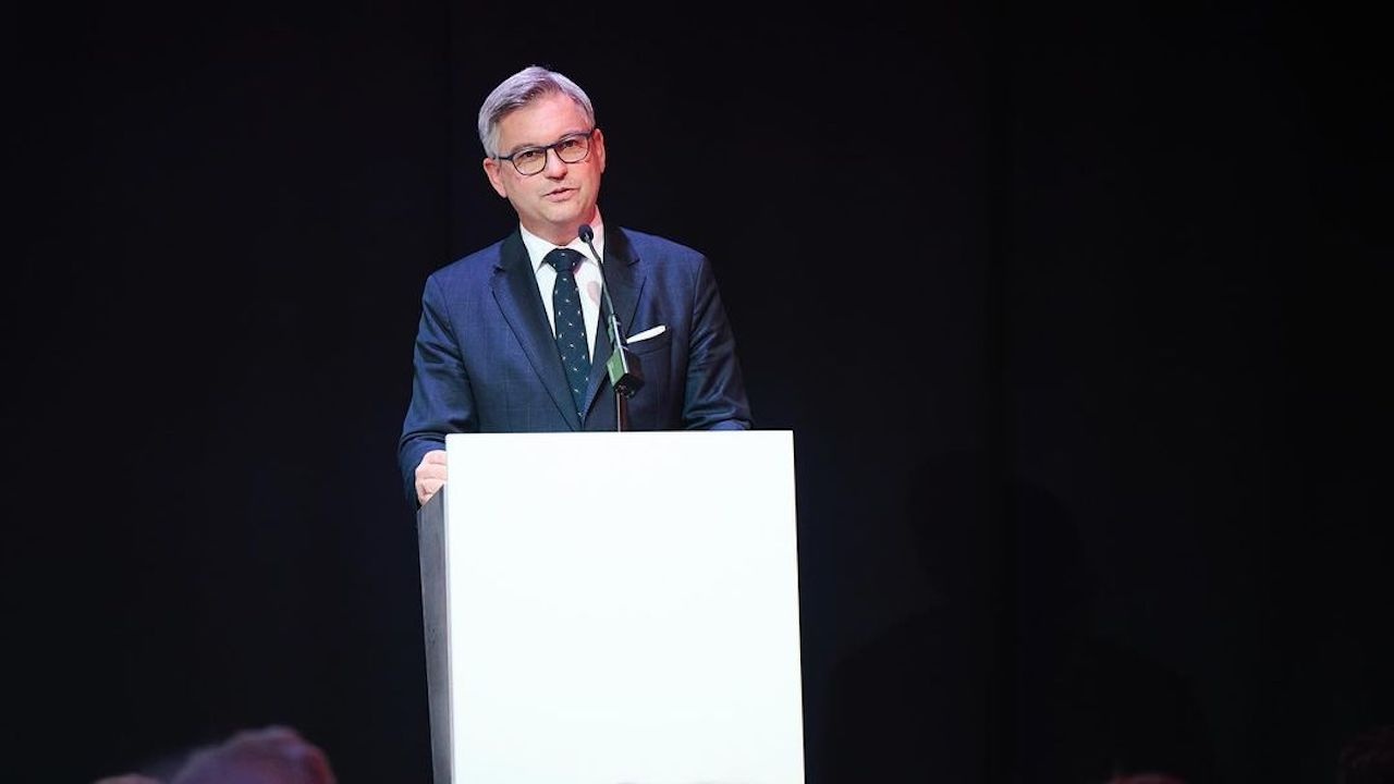 Австрийският министър на финансите бе лишен от шофьорска книжка заради превишена скорост