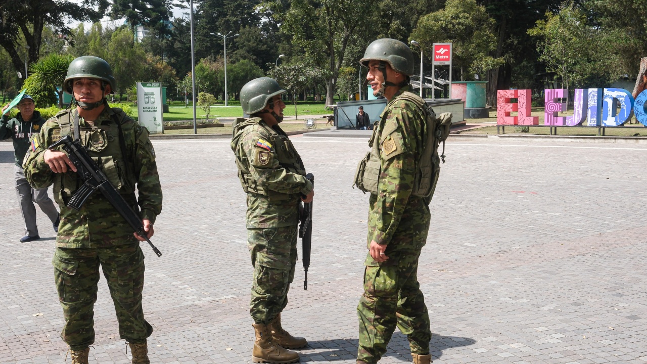 Военни и полицаи излязоха по улиците на Еквадор