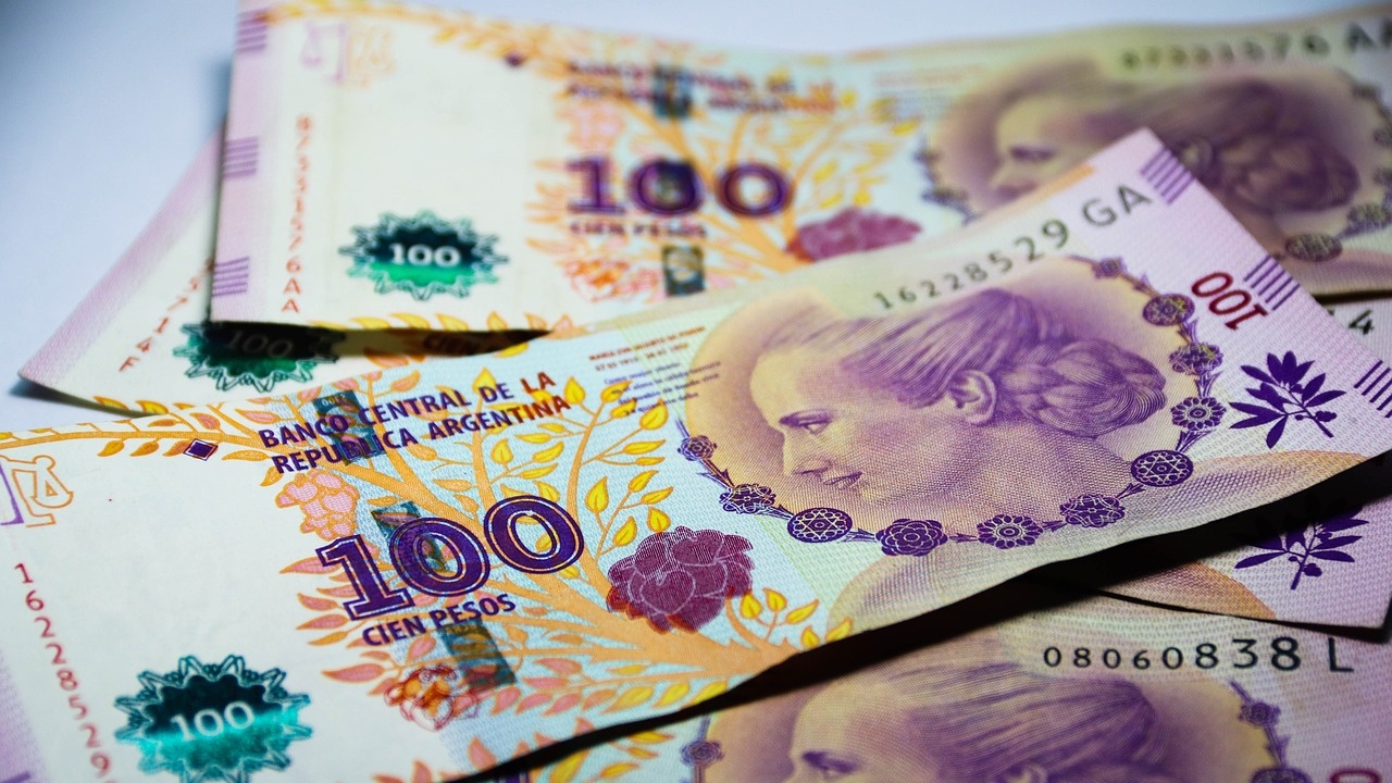 Аржентинската централна банка одобри емитирането на банкноти от 10 000 и 20 000 песос