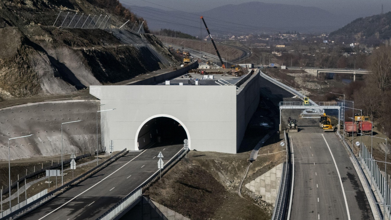 Има възможност да бъдат усвоени евросредства по проекта за тунел под Шипка